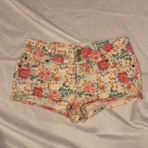 Floral juniors shorts